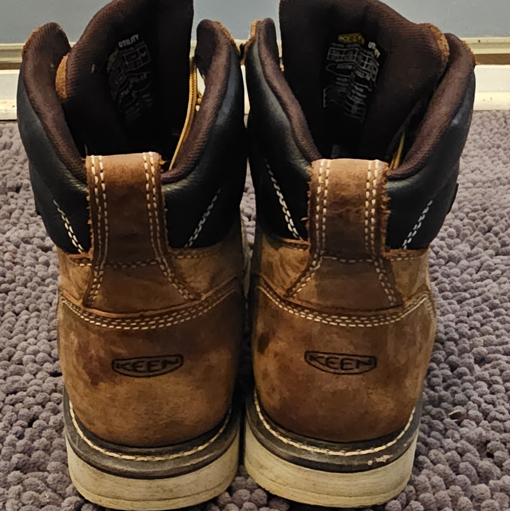 Keen Men's Brown Leather Moc Toe Boots with Yellow Laces - Picture 4 of 6